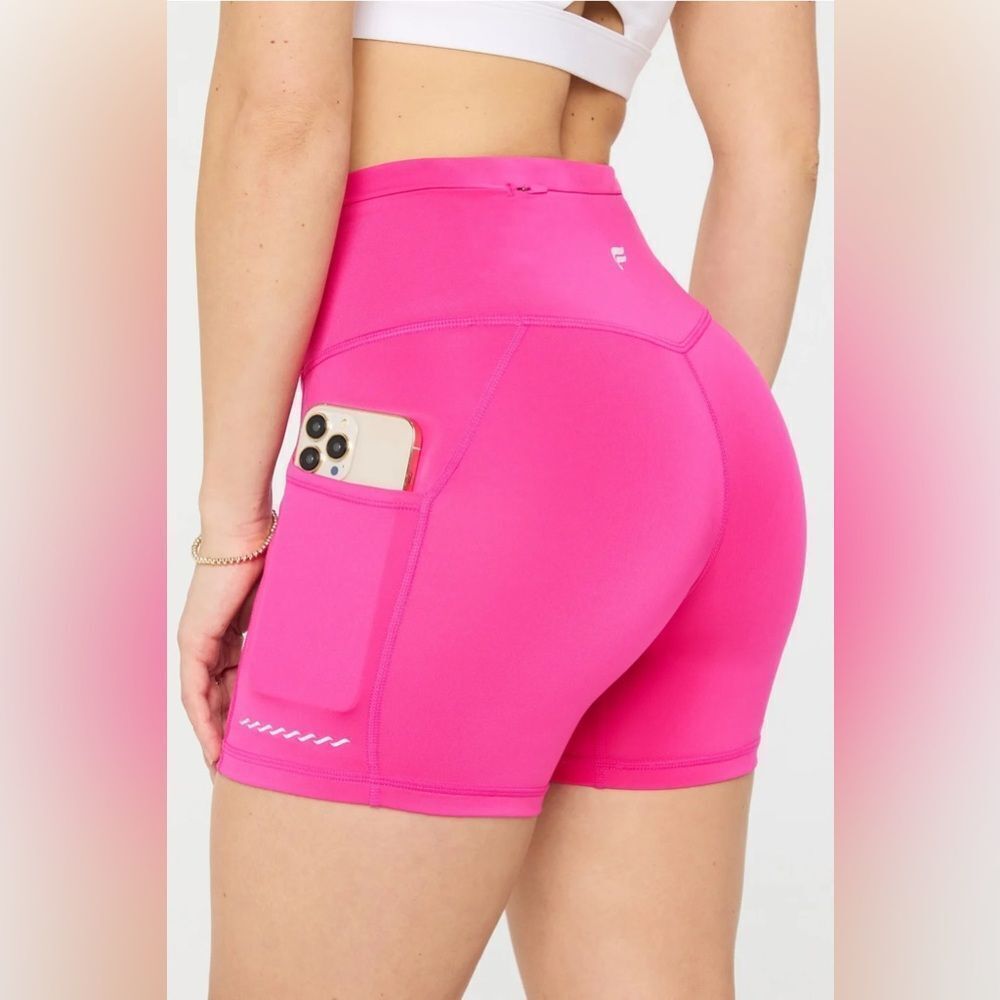 NEW! Fabletics Sz XL Anywhere Motion365+ HW Run 4'' Short